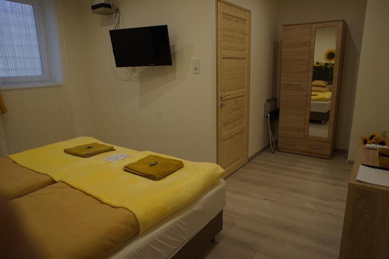 Csengo Vendeghaz Hotel Kiskoros Ngoại thất bức ảnh